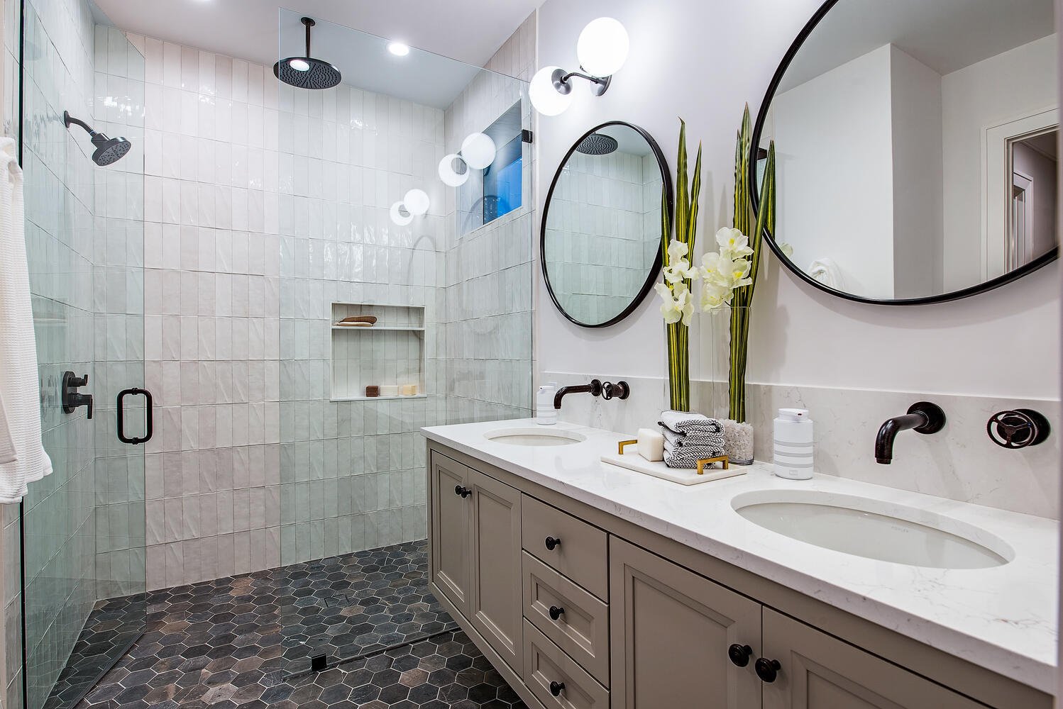 1380 Pelican Ave Naples FL-large-013-005-GuestSuiteBath-1499x1000-72dpi